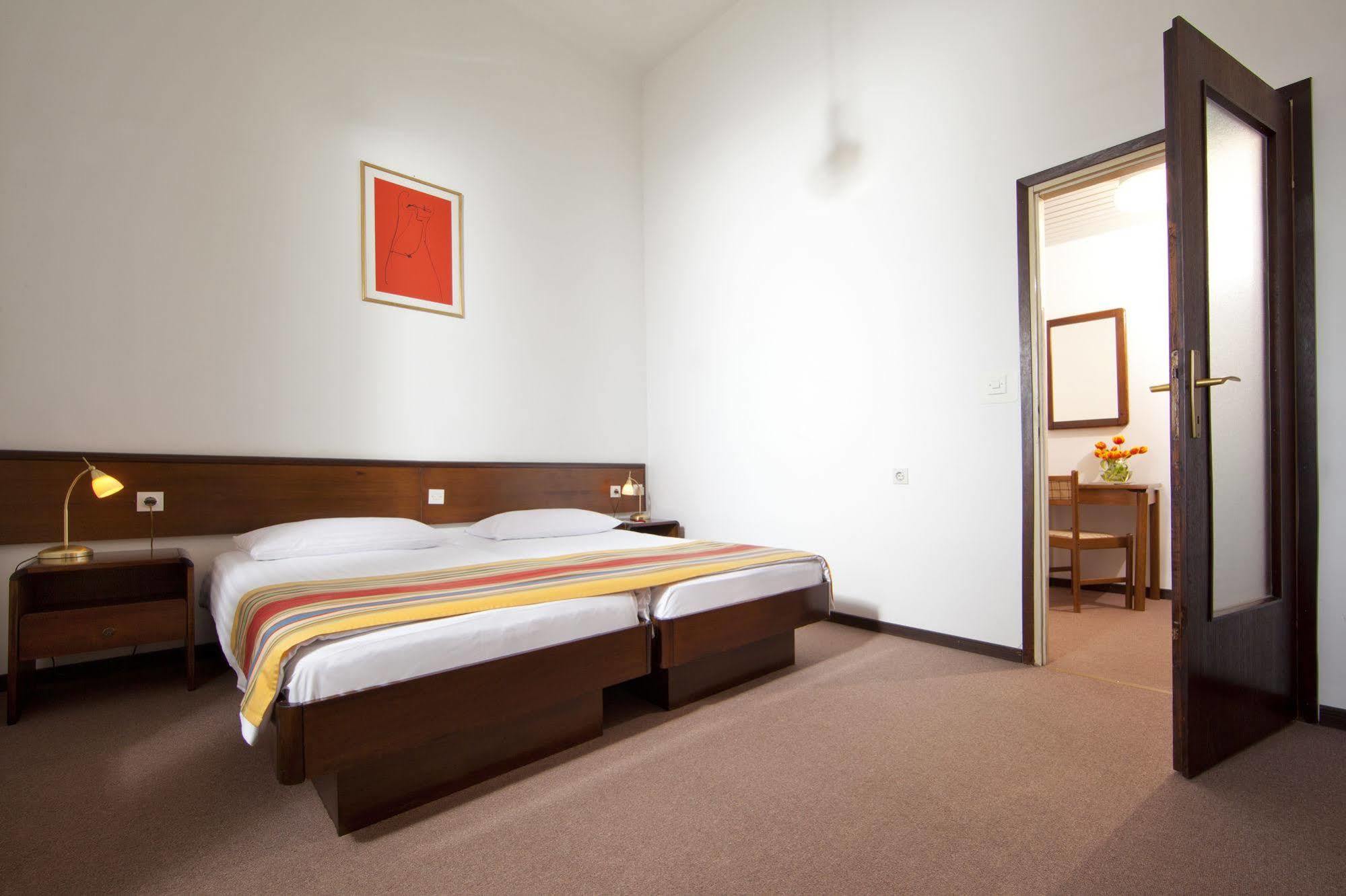 Hotel Опатія Екстер'єр фото