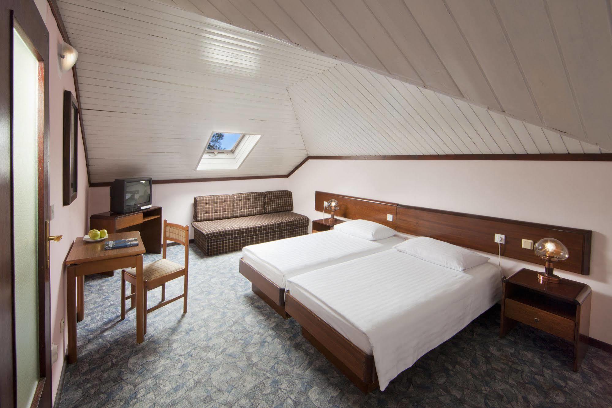 Hotel Опатія Екстер'єр фото